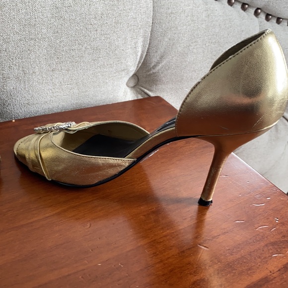 Gorgeous Gold Heels! - Picture 6 of 15